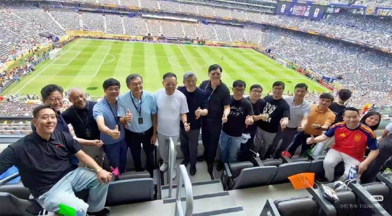 原来前天的世界杯决赛，马云，李彦宏，柳元庆，方洪波等大佬坐一个包厢看 世界杯决赛包厢阵容:网易丁磊，李宁李宁，金沙江丁健，英特尔陈立武，联想杨元庆，58姚劲波…