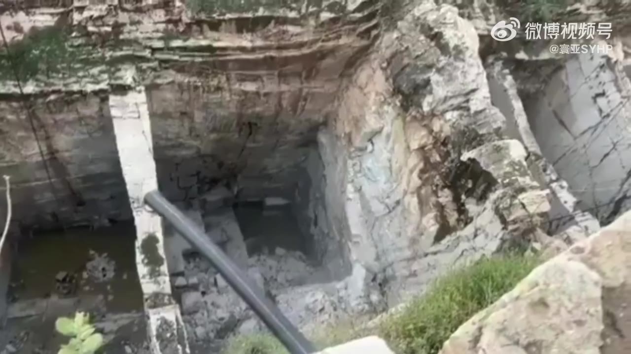 印度拉贾斯坦邦马克拉纳地区遭遇暴雨袭击,后续雷瓦特·东格里矿区发生大规模山体滑坡,导致近十处大理石矿场坍塌。所幸事发时矿井关闭,因此没有人员伤亡报告。(视频 …