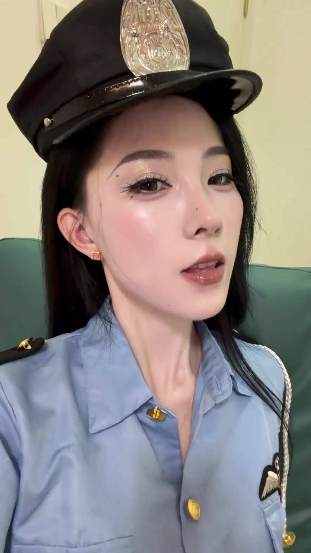 抖音 刑具 ，油脸盯榨（视频 1/1）