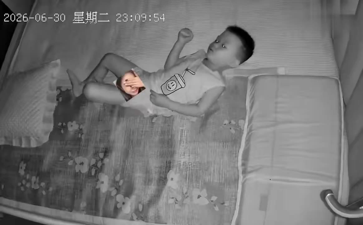 他是怎么做到尿床还画圈的？（视频 1/1）