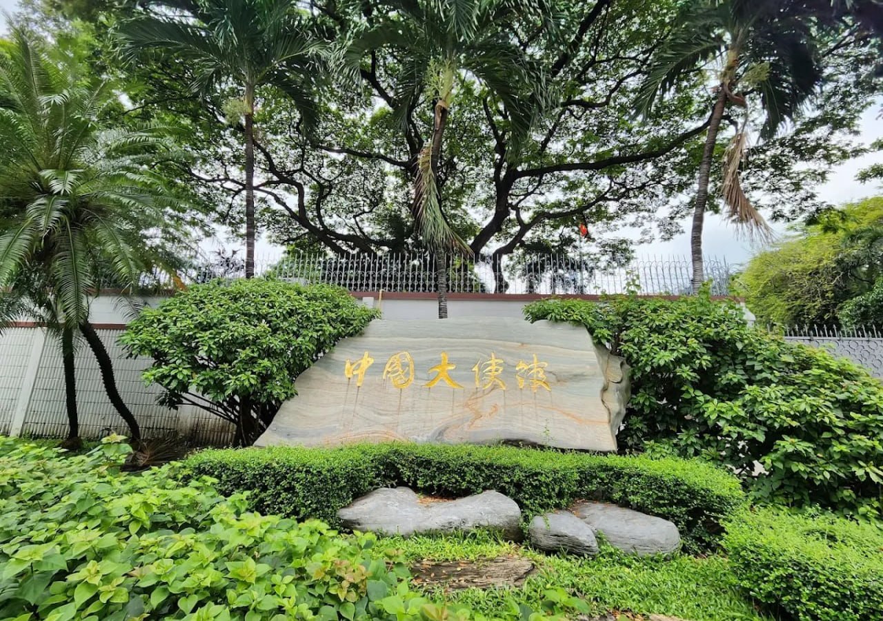 #泰国新闻 中国公民曼谷书展遭保安粗暴带离 主办方承认保安处置过激 中国驻泰使馆介入协调 一名中国公民在曼谷参加书展活动时,现场保安采取强力方式对待该公民,并…