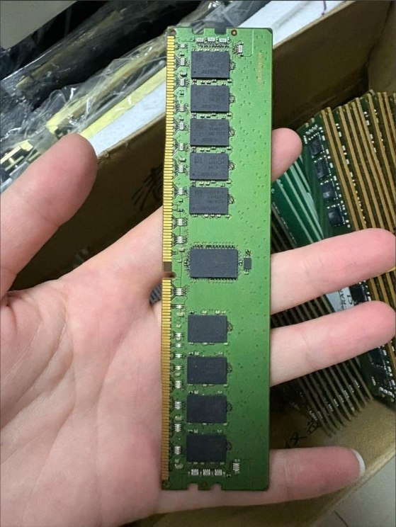 半个月偷16根内存条，电竞酒店成重灾区~ 内存条价格持续走高，有人竟从中嗅出“歪财门路”。新疆生产建设兵团第八师城区公安局北一路派出所近日破获一起系列盗窃案，…