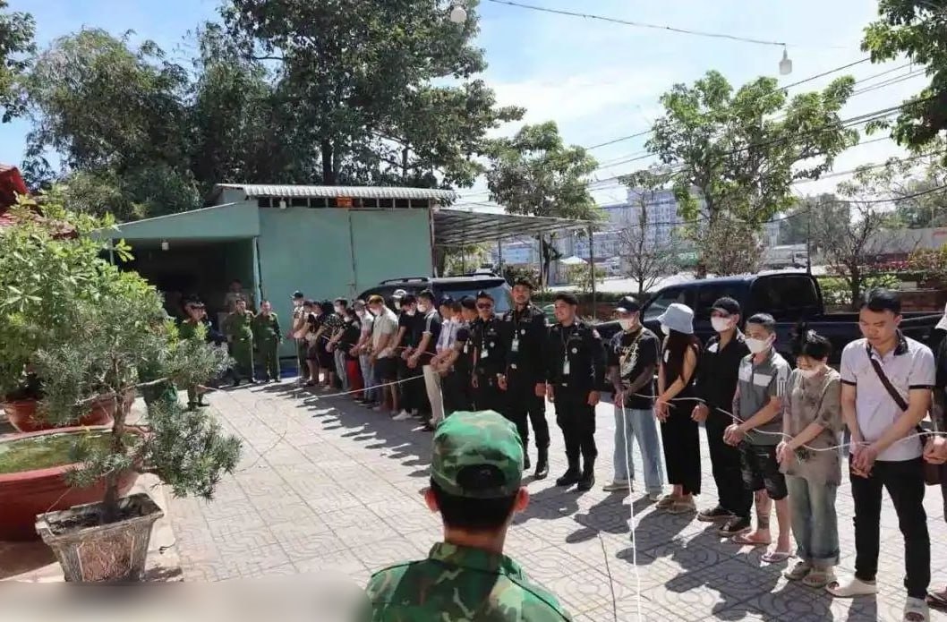 #越南新闻 河内警方深挖跨境赌博洗钱大案 21名嫌犯利用空壳公司洗白七千余万赌资 2026年7月28日,越南警方持续推进跨境赌博及关联洗钱网络专项侦办工作,披…
