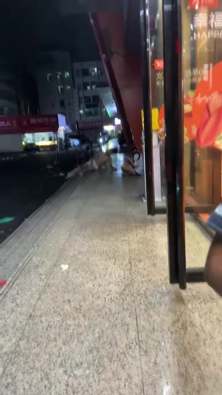 #舔狗 必须死 #打耳光 太疯狂了 （视频 1/1）