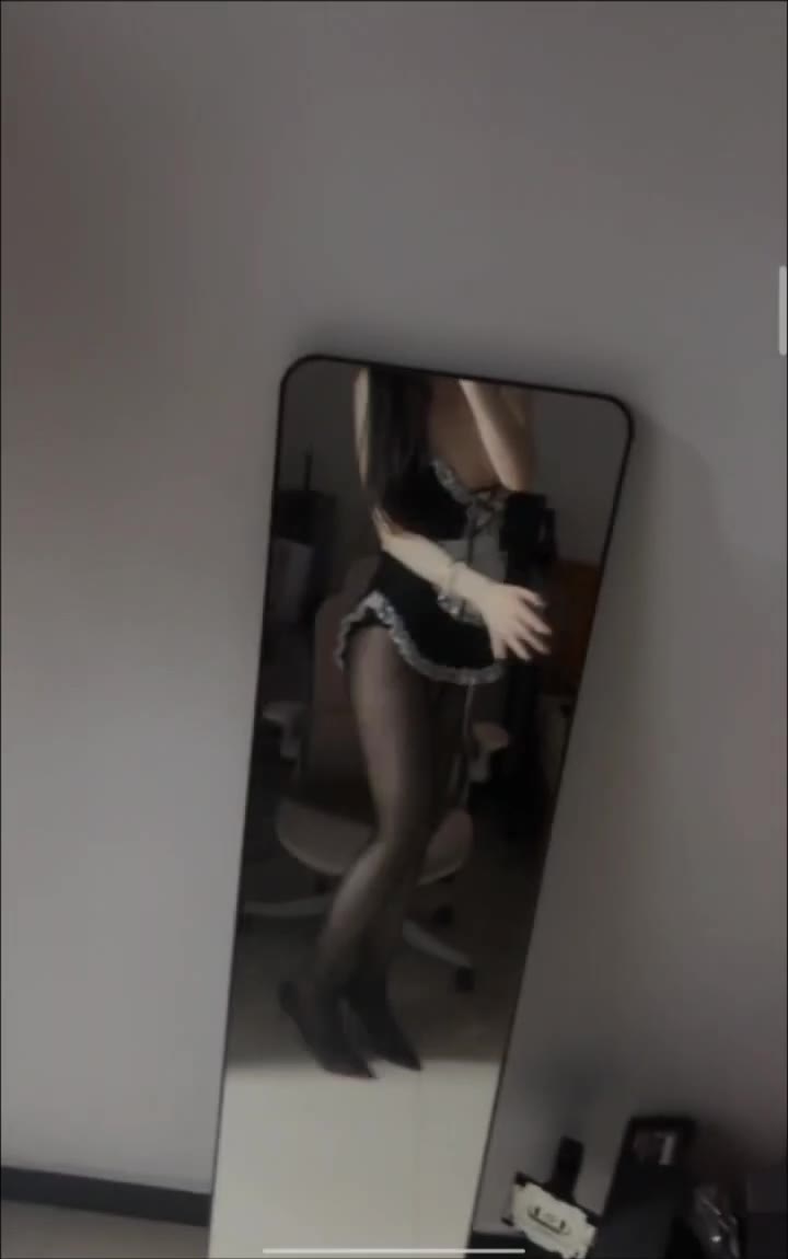 178女大女友的战袍展示，视频时候的录屏，有点糊见谅（视频 1/1）