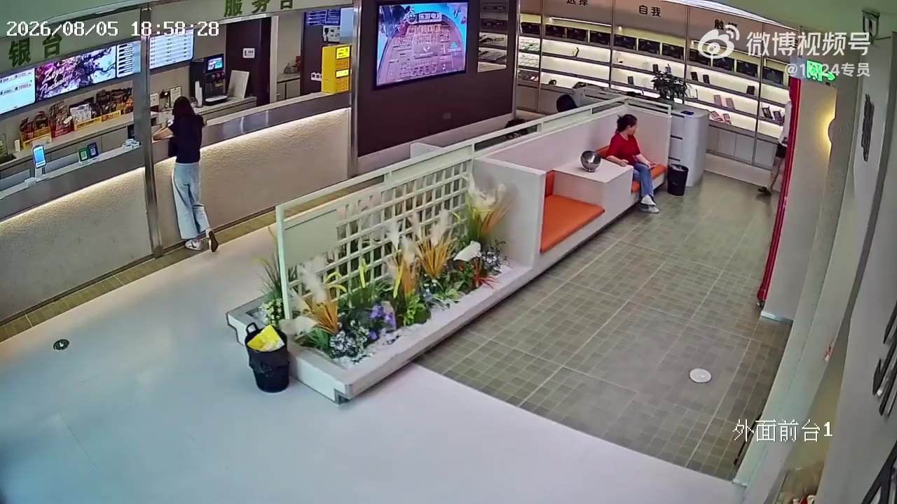 吐口水恶心人，关键你还不能把他怎么样（视频 1/1）