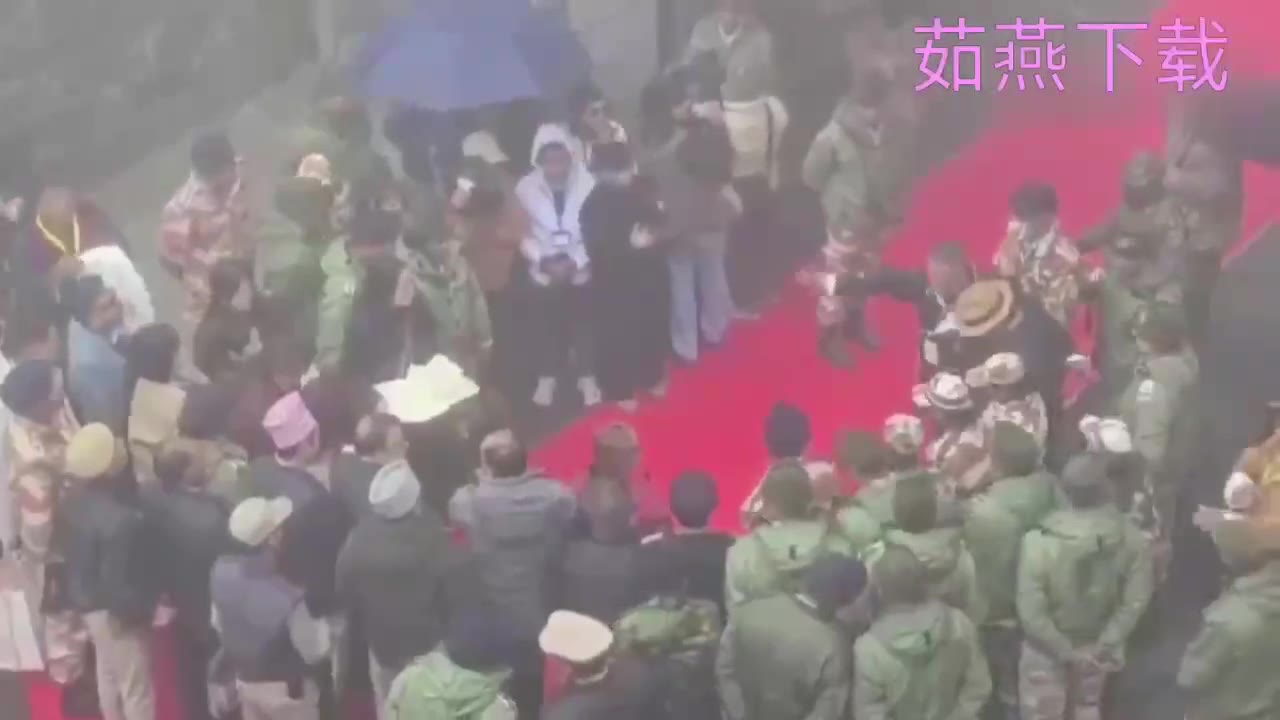 中印乃堆拉边贸通道恢复开通 经过六年暂停，中印之间的乃堆拉山口边境贸易8月1日正式恢复。这条贸易通道自2020年以来一直处于关闭状态。★……（视频 1/1）