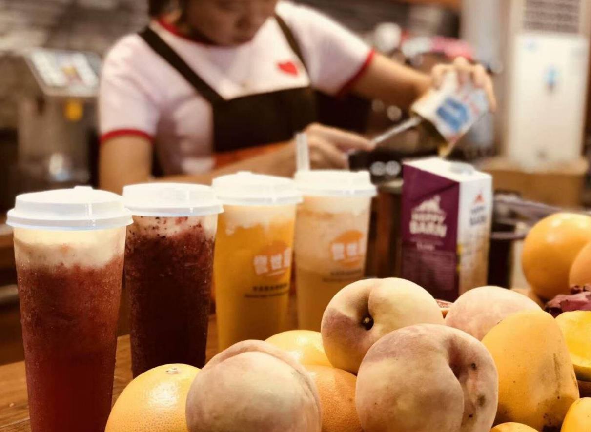 #新加坡新闻 顾客英文点单起冲突，控诉奶茶店店员言语羞辱，形成舆论罗生门 2026年7月31日消息，新加坡乌节路313@Somerset商场内，吃茶三千门店发…