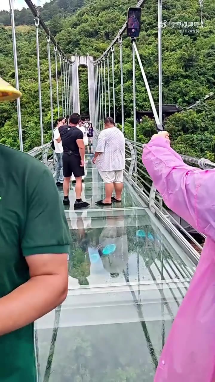 再这么折腾下去，名声彻底烂透了！ 良子跟网红健身华哥这次线上拉扯，上的热搜全是败好感、丢路人缘的负面内容吧！（视频 1/1）
