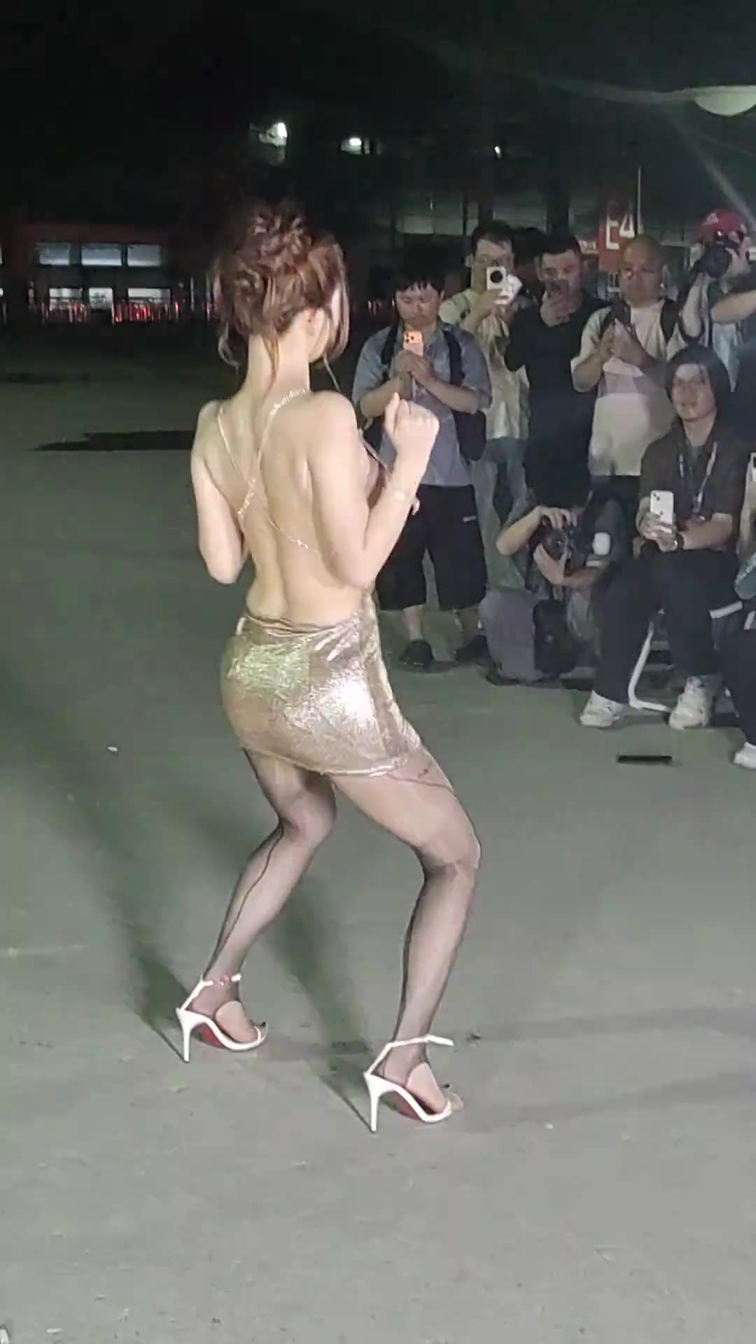 何舞蹈？（视频 1/1）