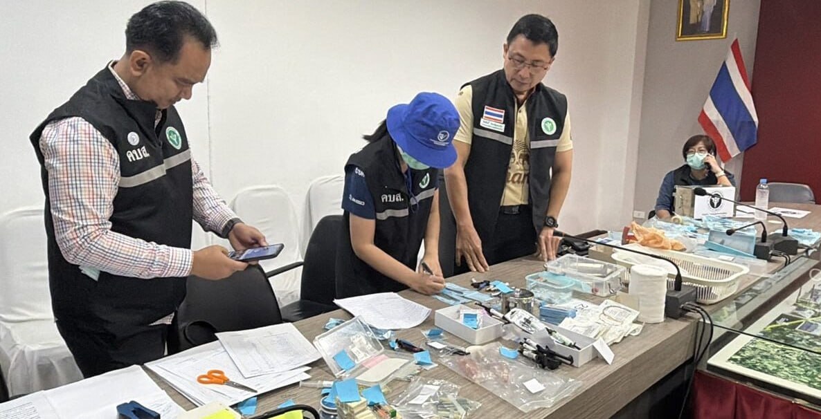 #泰国新闻 武里南多部门联合突击查处无证牙科黑诊所,3人落网,非法营业逾十年 泰国武里南市警方联合府公共卫生办公室、消费者保护部门开展联合清查行动,对市中心一…