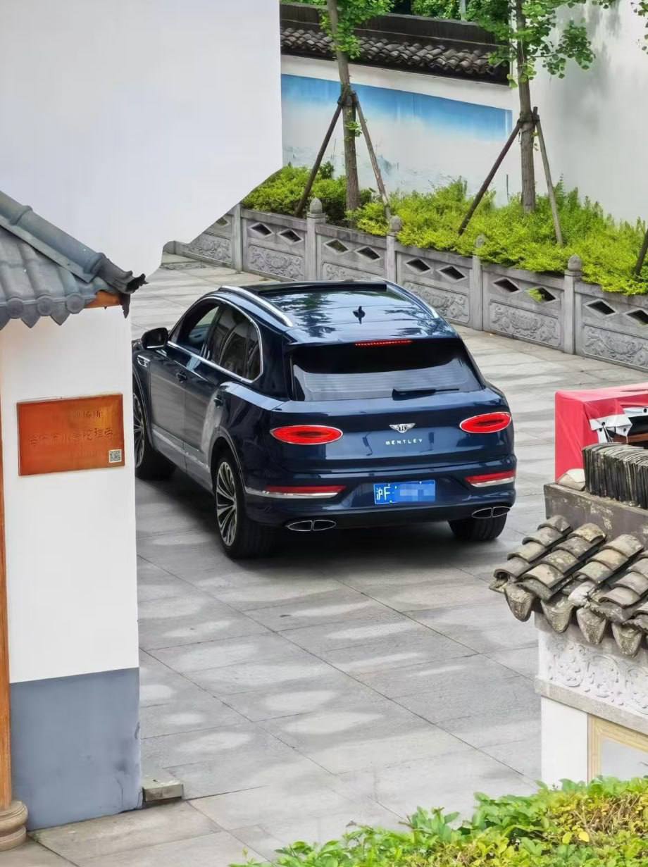 阿弥陀佛🙏方丈还是太接地气了 #和尚 #聊天记录 都开宾利了（图片 4/5）