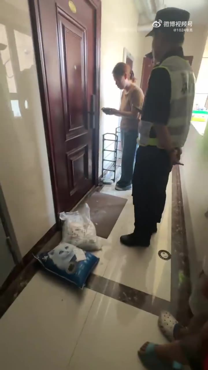 04年的美女空姐，住了四个月，要房租的时候联系不上！打开门惊呆了（视频 1/1）
