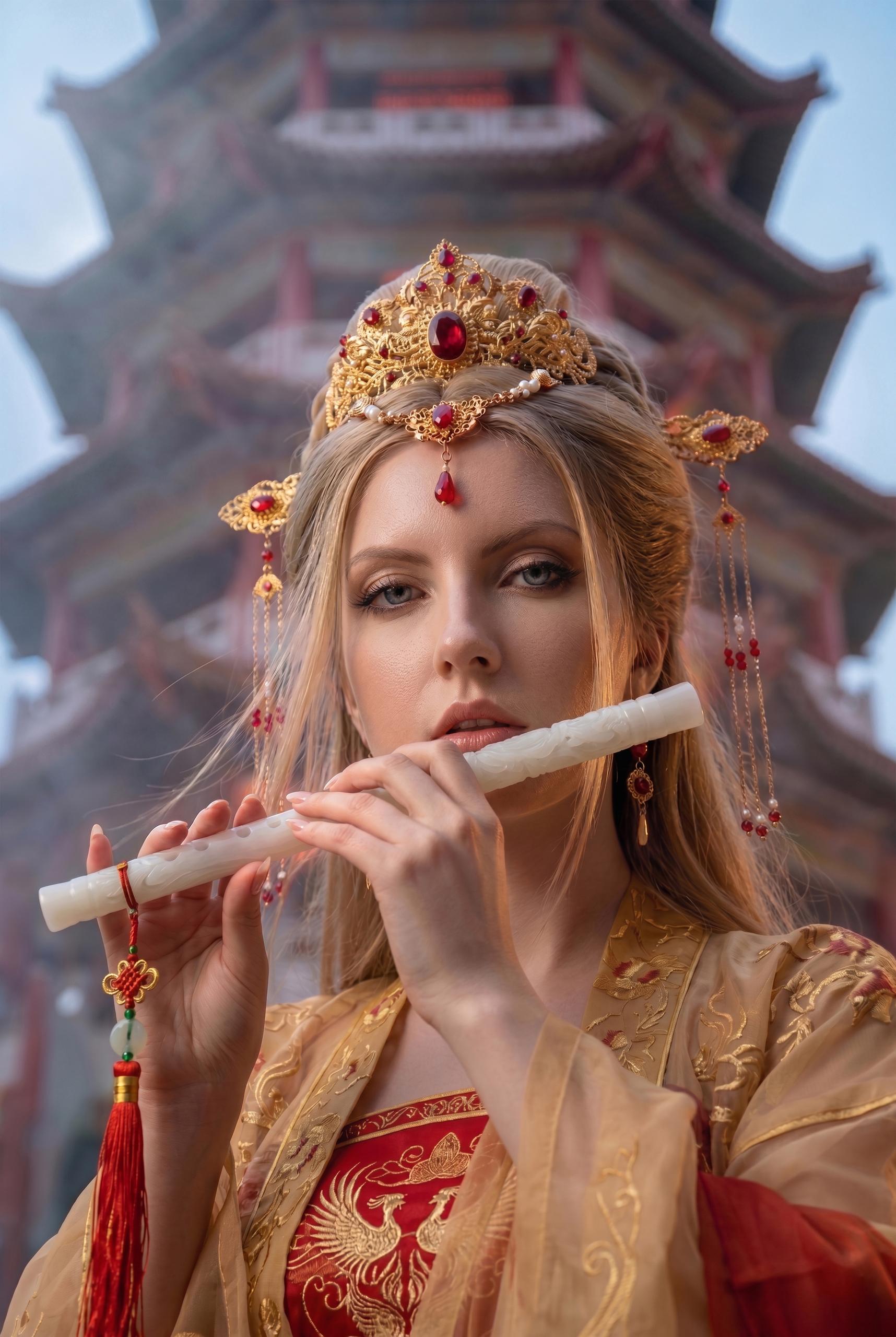 你好，这位是仙气飘飘的罗刹国女侠 带我家俄罗斯太太在马来西亚庙宇拍了一组汉服。 之前在天后宫拍的时候，有人说为什么披头散发，看着像妖[汗颜R]。 其实那天是吉…