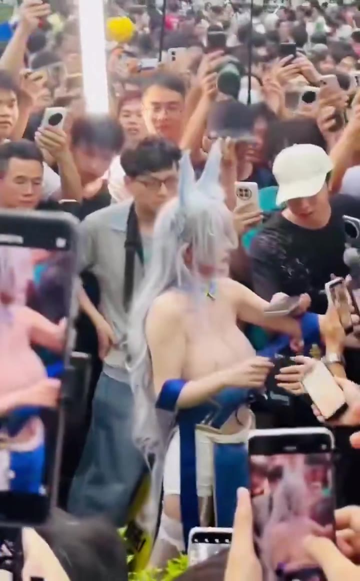 明年我将翘班+鸽频道 去上海Chinajoy 😀 #漫展 立贴！！🫡（视频 1/1）