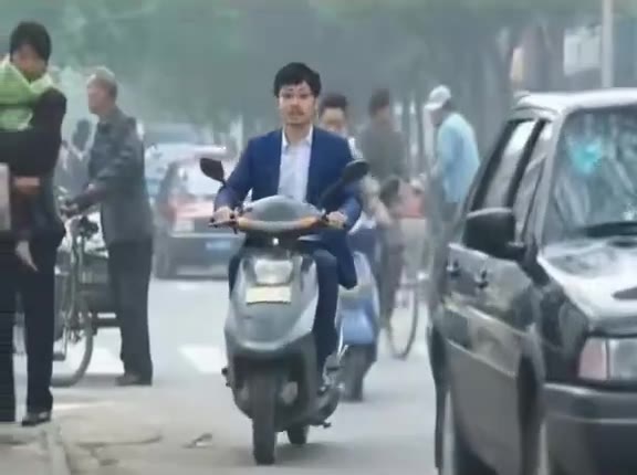 有一个人前来买芯片（视频 1/1）