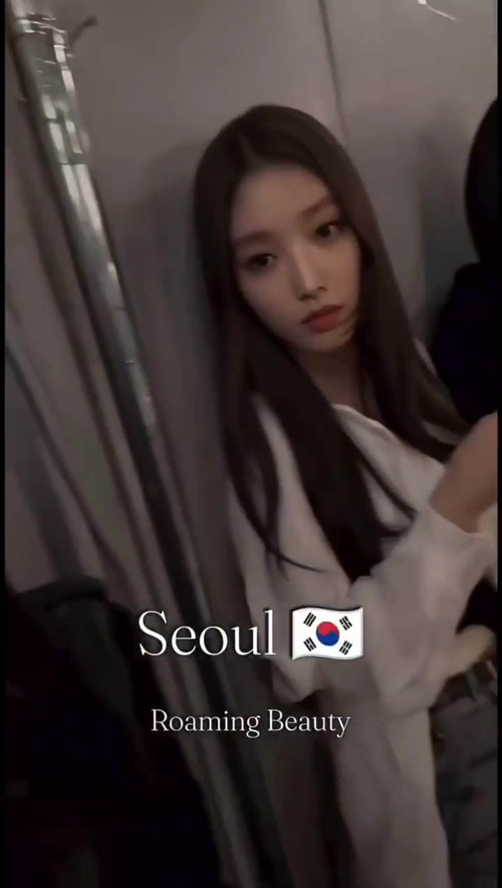 韩股爆跌，我实在是不忍心看韩国妹子下海。 准备招收韩国美女助理，平时教教我韩语就可以了。（视频 1/1）