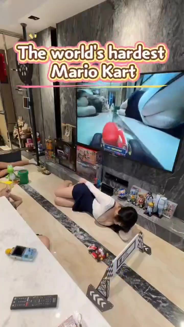 我直接把遥控车加到最大马力疯狂的就是说开进他们的逼里面（视频 1/1）