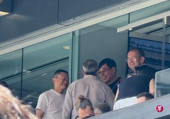 原来前天的世界杯决赛，马云，李彦宏，柳元庆，方洪波等大佬坐一个包厢看 世界杯决赛包厢阵容:网易丁磊，李宁李宁，金沙江丁健，英特尔陈立武，联想杨元庆，58姚劲波…