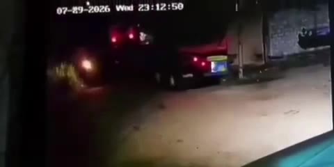 这责任怎么分？骑车的估计凶多吉少了吧 #倒车 惨剧 #车祸（视频 1/1）