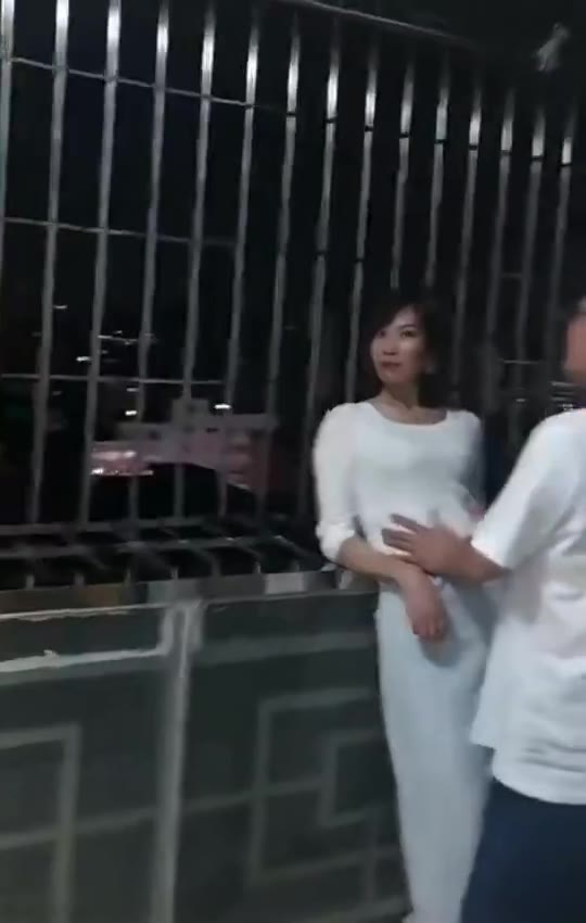 玩归玩，闹归闹，同学聚会别拍照！（视频 1/1）