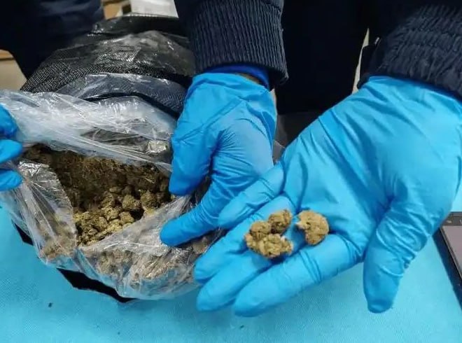 #新加坡新闻 新加坡肃毒局展开缉毒行动,查获5.5公斤大麻,三名嫌疑人落网 2026年7月30日消息,新加坡中央肃毒局开展突击抓捕行动,抓获三名涉案人员,当场…